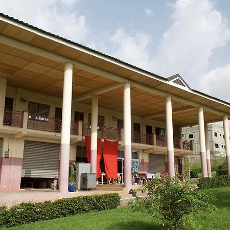 Sign Of Silence Hostel Kumasi Extérieur photo